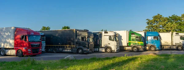 Samochód Ciężarowy Autostradzie Postoju Niemczech — Zdjęcie stockowe