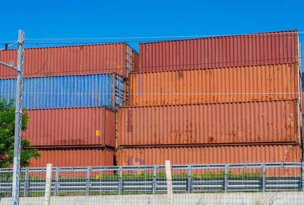 Frachtcontainer Hafen Bereit Für Den Versand Stockbild