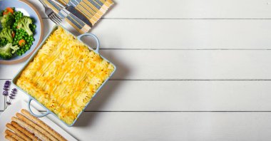 Balık turtası. Deniz mahsulü püresi. Düz konum, yüksek açılı görünüm kopyalama alanı, şablon