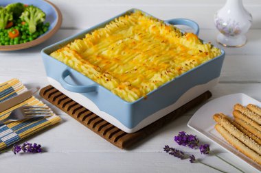 Kremalı balık turtası ya da balıkçı turtası - geleneksel İngiliz ve İrlanda yemeği