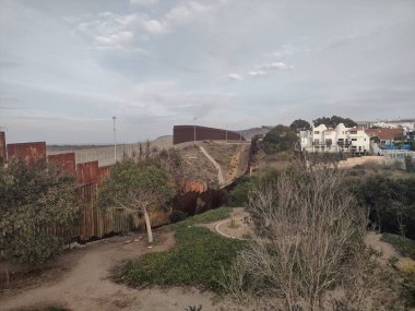 Meksika 'yı ayıran sınır duvarı Tijuana Birleşik Devletler Kaliforniya.