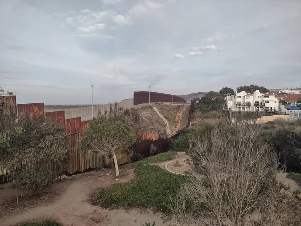 Yasadışı Göçmen Uyuşturucu Kaçakçılığı Sınır Duvarı Meksika Tijuana Birleşik Devletleri Baja California arasında. Meksika 'yı ayıran sınır duvarı Tijuana Birleşik Devletler Kaliforniya.
