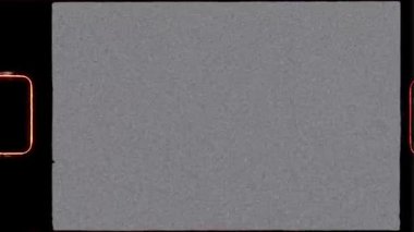 Aşırı Parlama, Posta Kutusu Çerçevesi, Süper-8 Sprocket, Flicker, Dust ve Analog Solgunluğu ile birlikte 8mm 'lik klasik film tanecikleri. Yüksek kalite 4k görüntü