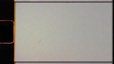 Süper 8 mm Retro Toz ve Tırmalama Filmi Üst üste Posta Kutusu Çerçevesi ve Gerçek Analog Tanesi ile. Yüksek kalite 4k görüntü