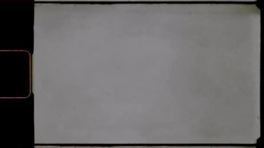 Aşırı Parlama, Posta Kutusu Çerçevesi, Süper-8 Sprocket, Flicker, Dust ve Analog Solgunluğu ile birlikte 8mm 'lik klasik film tanecikleri. Yüksek kalite 4k görüntü