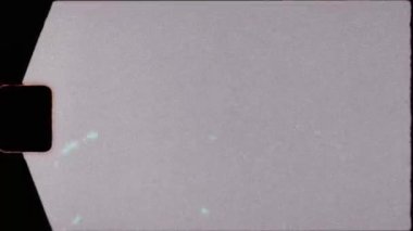 Otantik Grain Flicker ve Retro Letterbox Film Strip Filtresiyle Süper 8 mm Arşiv Makarası. Yüksek kalite 4k görüntü