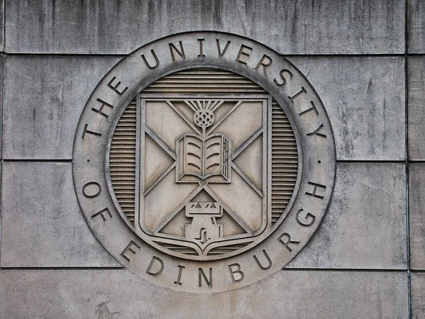 爱丁堡大学的臂章 在海洛德路圣伦纳德土地入口的墙上 图库图片