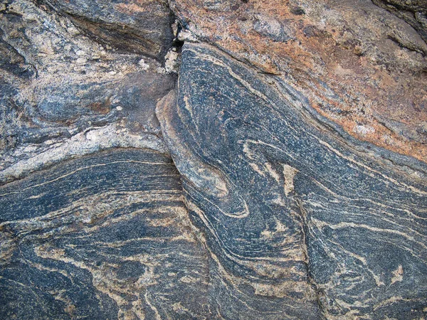 斯里兰卡中部Sigiriya或狮石镜墙的冷却岩浆层中的褶皱 从一座已灭绝和长期侵蚀的火山中产生的硬化岩浆塞 — 图库照片