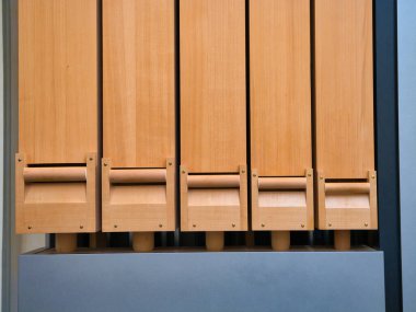 Malmö, İsveç - 27 Haziran 2024: Malmö, İsveç 'teki Aziz Peter Kilisesi' nde ahşap organ boruları.