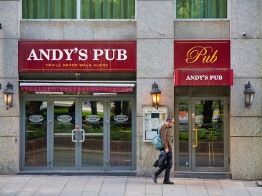 Oslo, Norveç - 12 Haziran 2024: Norveç 'in orta kesimindeki Andy' s Pub. Liverpool FC 'nin evi. Oslo 'daki Destek Kulübü.