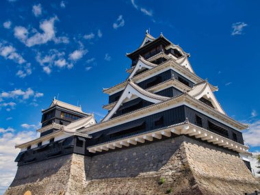 Japonya 'nın güneyindeki Kyushu adasındaki Kumamoto Kalesi. Kale önemli deprem hasarı sonrasında yeniden inşa edildi..