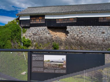 Japonya 'nın güneyindeki Kyushu adasındaki Kumamoto Kalesi' ndeki Sukiyamaru Nikai-onhiroma Salonunda yapısal deprem hasarı