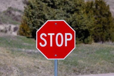 Çorak Topraklar Ulusal Parkı 'nda dur işareti. 