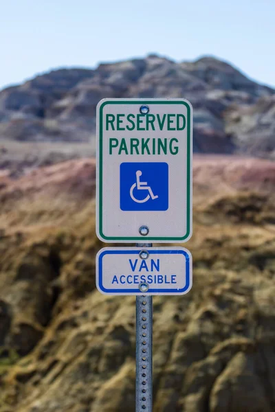 Hinweisschild Für Behindertenparkplätze Mit Van Zugang Badlands National Park — Stockfoto