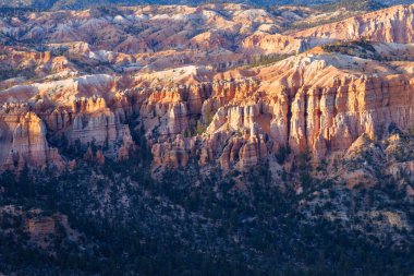 Bryce Kanyonu 'ndan Utah' taki Bryce Kanyonu Ulusal Parkı manzarası.