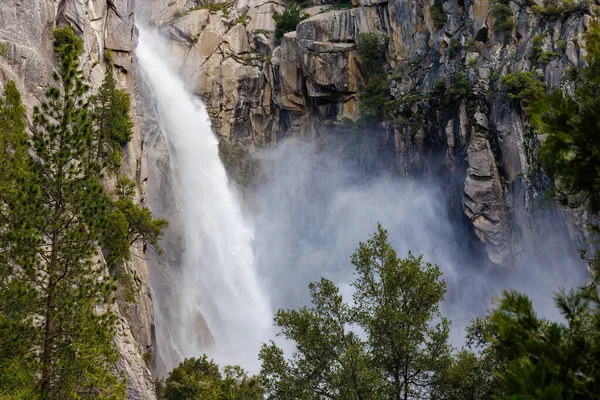 Vízesés Yosemite Nemzeti Parkban 2023 Májusában — Stock Fotó
