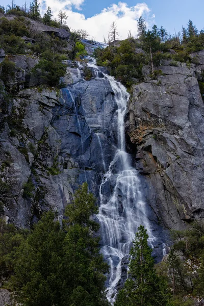 Cascada Cerca Del Arroyo Chimenea Río Merced Parque Nacional Yosemite — Foto de Stock