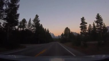 Grand Teton Ulusal Parkı Wyoming 'deki Şelale Kanyonu ve Teton Dağları manzarası