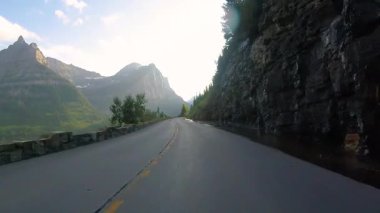 Buzul Ulusal Parkı 'ndaki Ağlayan Duvar, Montana, ABD