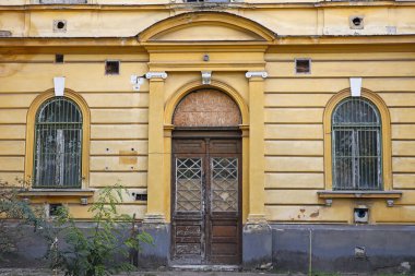 Debrecen 'deki eski ordu üssünün yıkılmış binası.