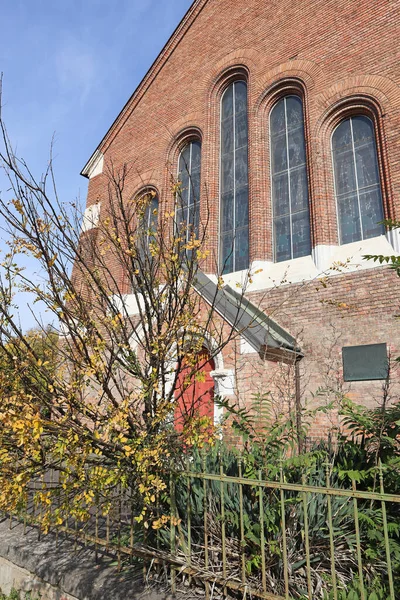 デブレツェンのギリシャカトリック教会の扉と窓 — ストック写真