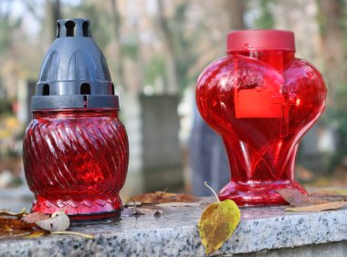 Fener genel mezarlıkta mezar taşı üzerinde