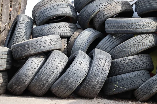 Neumáticos Viejos Basurero — Foto de Stock