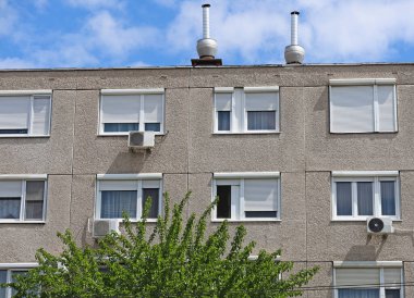 Şehrin bir apartmanda Windows