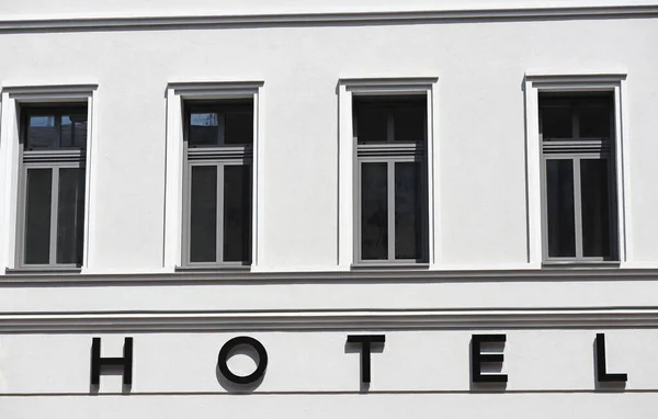 Вікна Будівлі Готелю — стокове фото