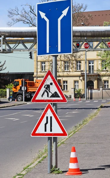 道路建筑地盘的公路工程交通标志 — 图库照片