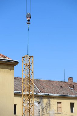 İnşaat alanındaki vinçin bir parçası.