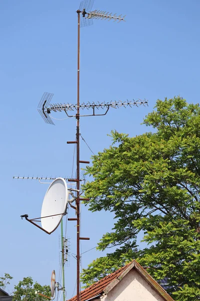 Parabolic Television Antennas Blue Sky — Stock Photo, Image