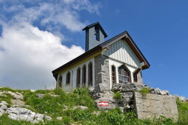 Avusturya 'daki Julian Alpleri' nde turistler için barınak