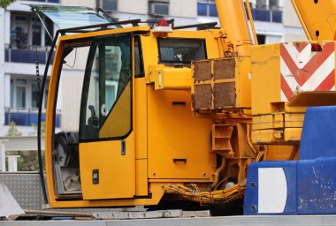 Vinç aracının kokpiti