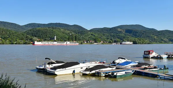 Boote Auf Der Donau Bei Visegrad — Stockfoto