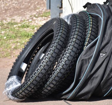 Yarış pisti motorları için yeni lastikler