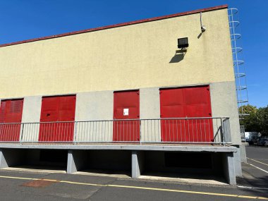 Endüstriyel diskteki depo.