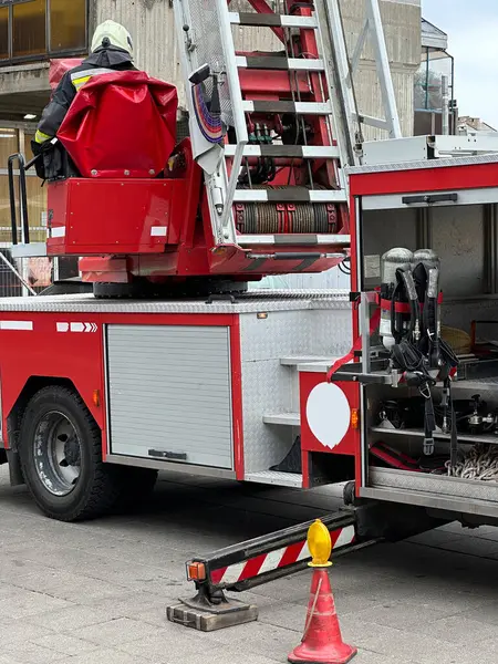 Firetrcuk sokakta çalışıyor