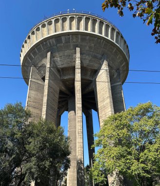 Şehrin eski su kulesi