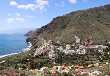 İspanya 'nın Tenerife adasındaki köy manzarası