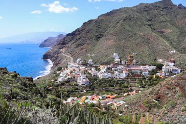İspanya 'nın Tenerife adasındaki köy manzarası