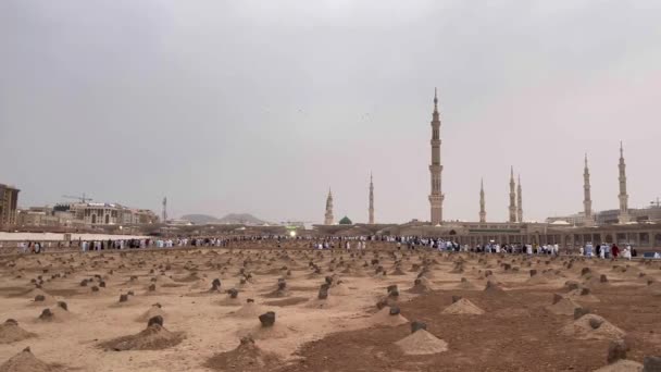 サウジアラビアのメディナ 2022年8月 ジャナット アラビア語 Jannat Baq サウジアラビアのヘジャジ地方で最も古く 最初のイスラム教の墓地である — ストック動画