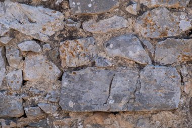 Açık sarı desenli blokları olan kumtaşı eski duvarın ayrıntılı desenli arka planı