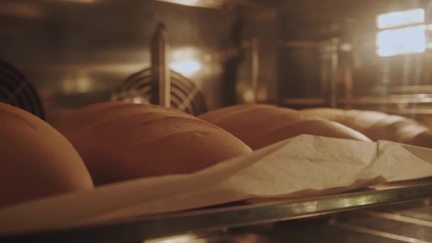 Panes Para Hornear Pan Horno Panadería Con Alta Temperatura Cerca — Vídeo de stock