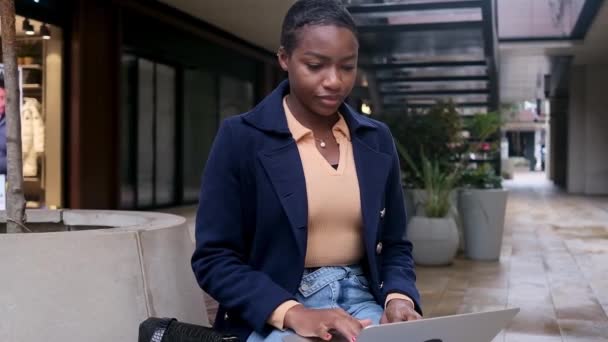 Happy African American Woman Sitting Business Center Coworking Working Laptop — Stok video