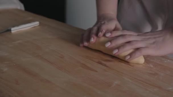 Close Baker Hands Kneading Dough Preparing Homemade Bread Wooden Table — Stok video