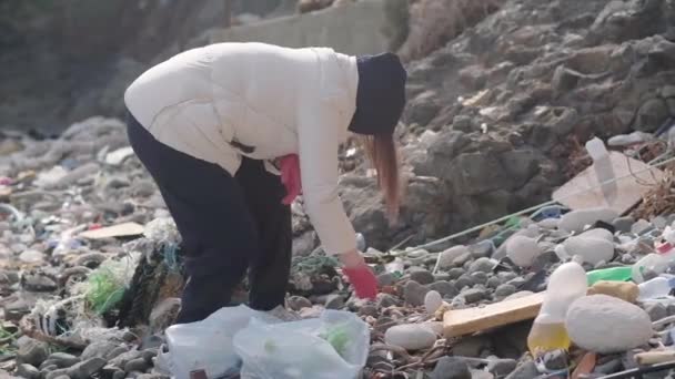 Ehrenamtliche Helfer Sorgen Für Die Sauberkeit Der Strand Und Parkbereiche — Stockvideo