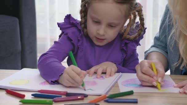 Pre School Art Class Creativity Development Teacher Helps Little Girl — Vídeos de Stock
