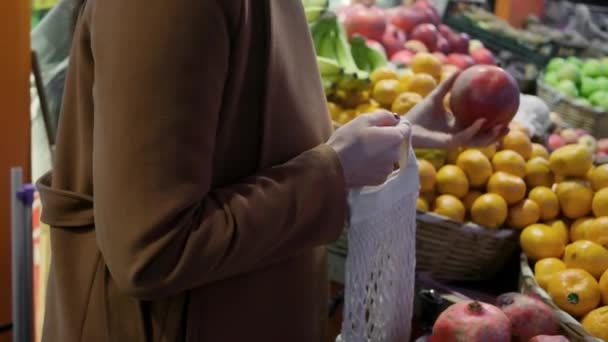 Gezond Eten Voeding Dieet Concept Het Kiezen Van Granaatappel Bij — Stockvideo