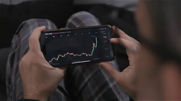 Trader Using Technical Analysis Stock Market Candlestick Patterns Investing Money — 스톡 사진